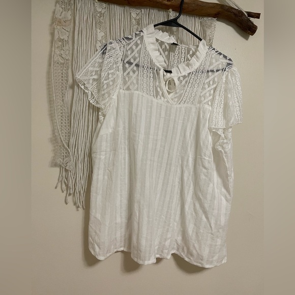 white shirt - Picture 1 of 1